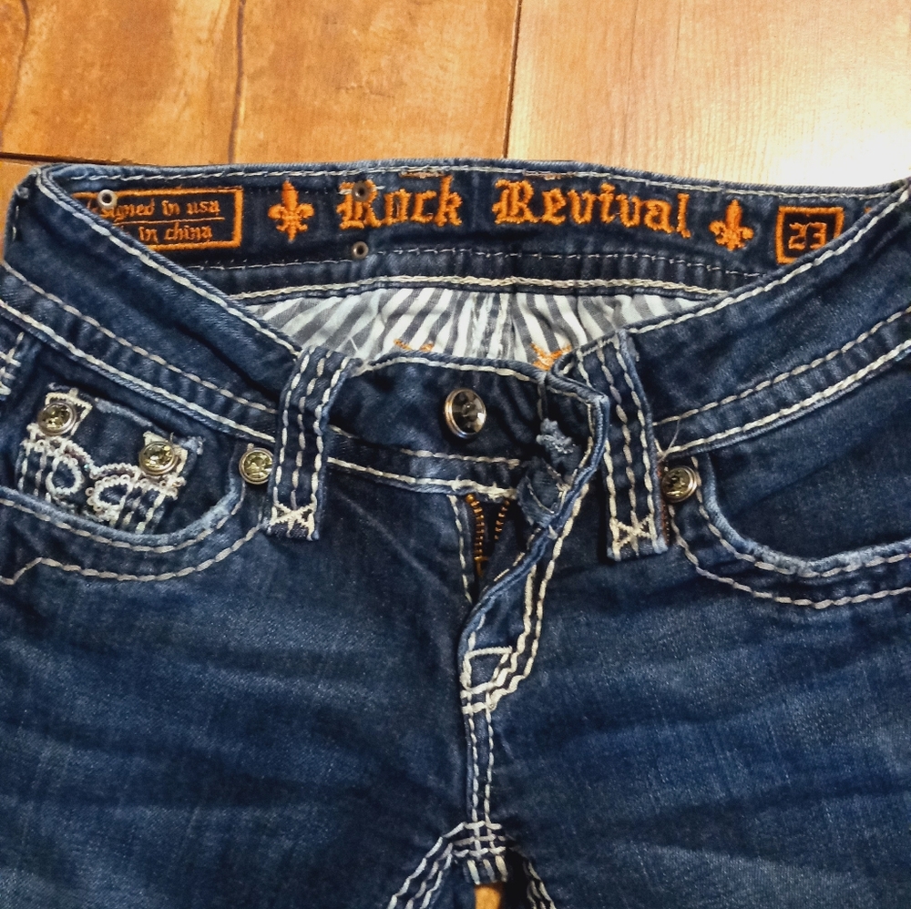Rock Revival 23×32